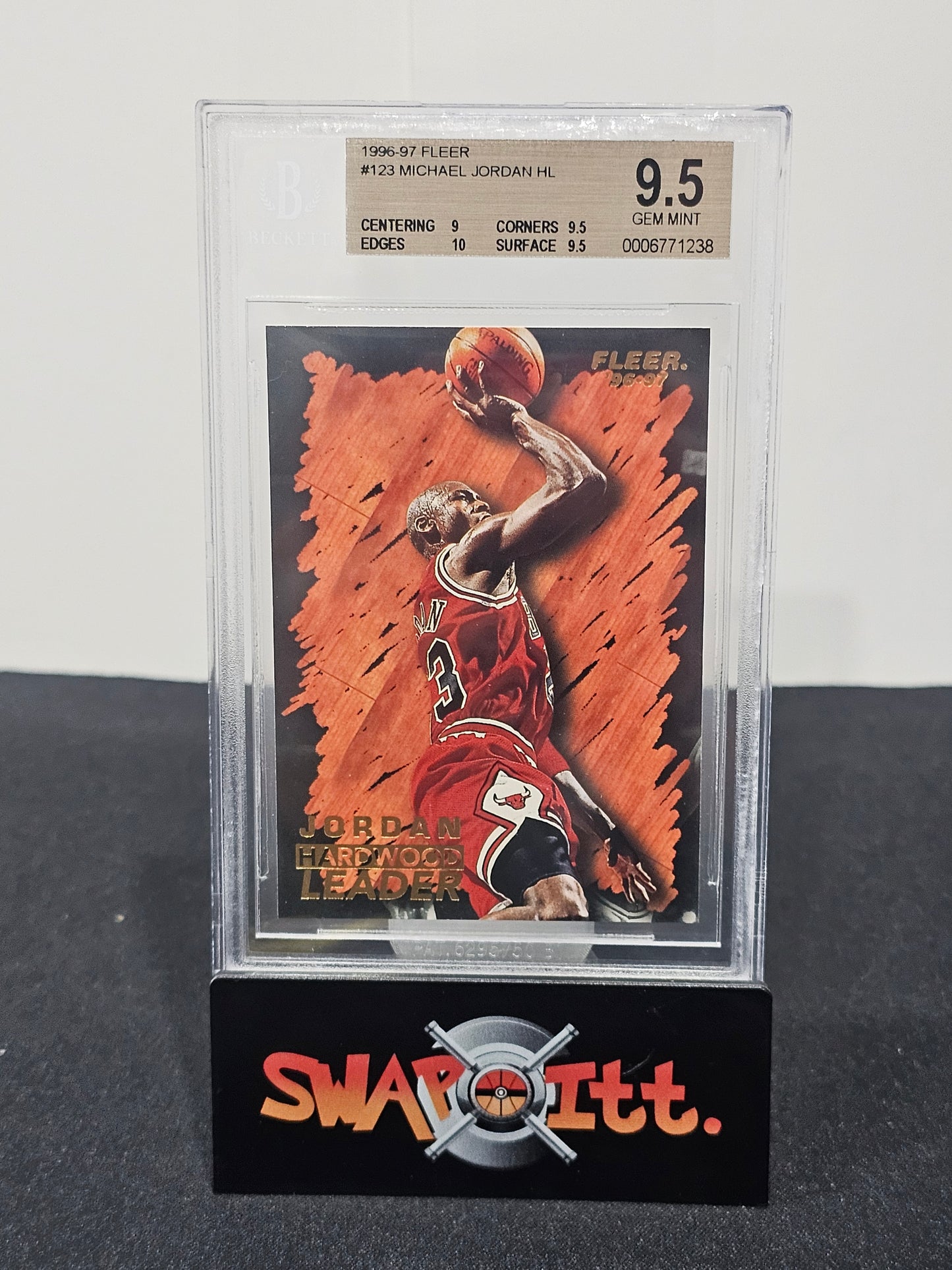 1996-97 fleer hardcourt leader MICHAEL JORDAN bgs 9.5