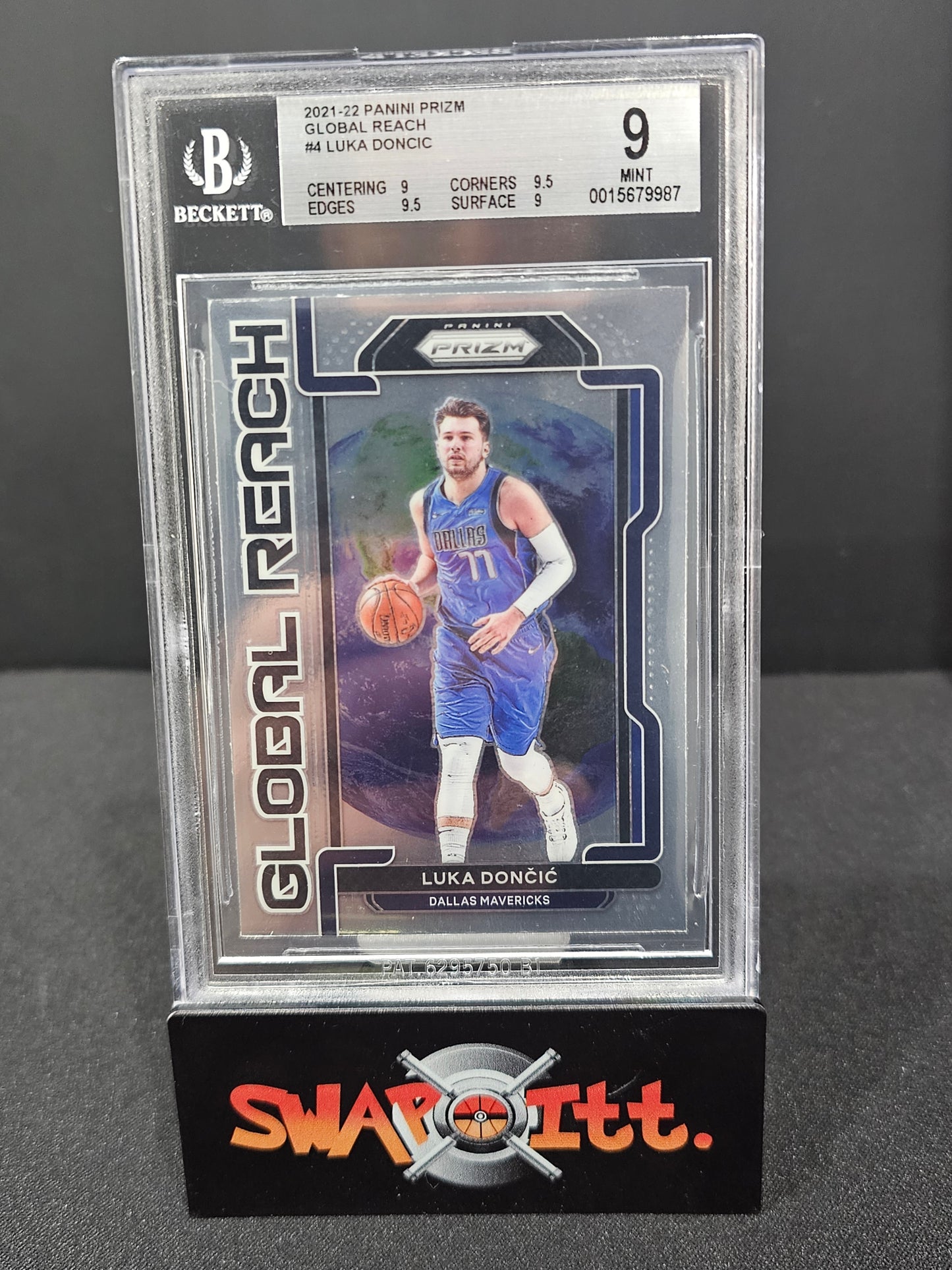 2021-22 panini prizm global reach LUKA DONCIC bgs 9